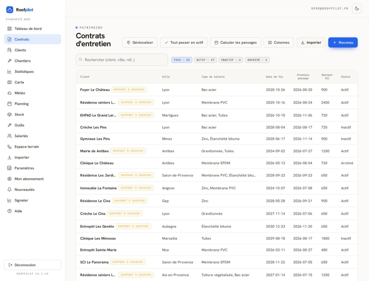 Liste des contrats d’entretien toiture dans RoofPilot avec type de toiture, prochain passage et statut